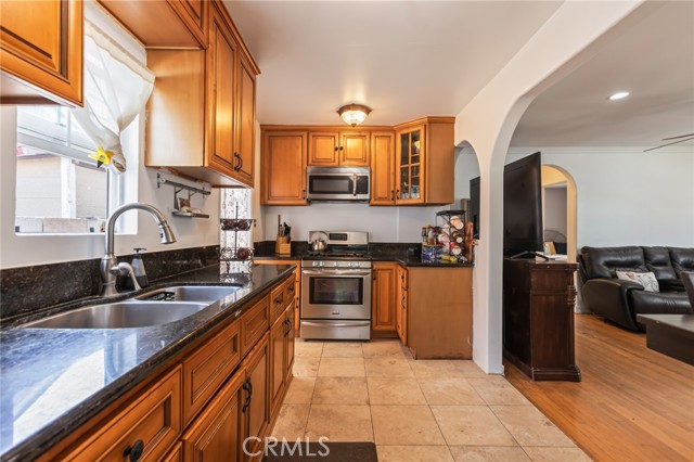 Detail Gallery Image 11 of 27 For 12945 Jefferson Avenue, Hawthorne,  CA 90250 - 3 Beds | 2 Baths