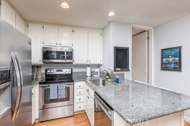 Detail Gallery Image 4 of 49 For 999 N Pacific #F103,  Oceanside,  CA 92054 - 1 Beds | 1 Baths