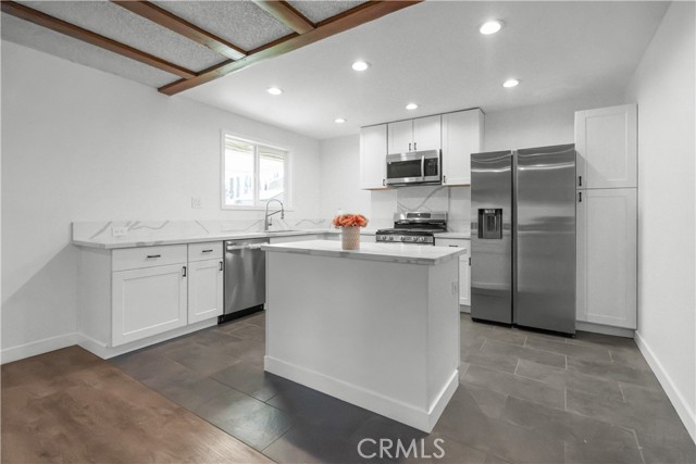 Detail Gallery Image 8 of 42 For 20212 Londelius, Winnetka,  CA 91306 - 3 Beds | 2 Baths