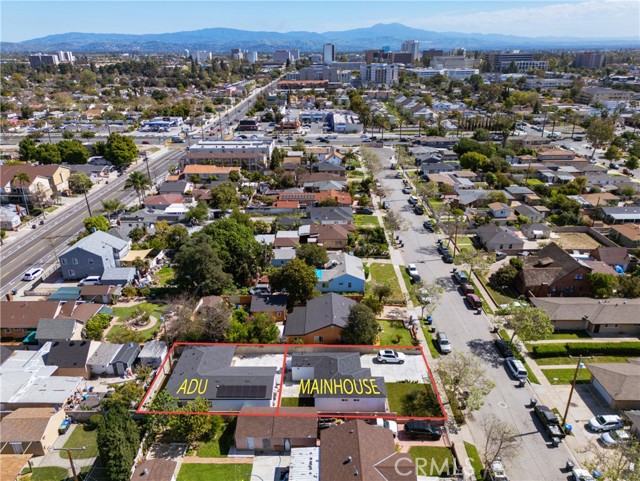 Detail Gallery Image 2 of 36 For 1411 W 7th St, Santa Ana,  CA 92703 - 6 Beds | 4 Baths