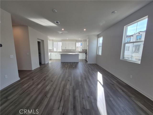 Detail Gallery Image 4 of 24 For 2137 Cumberland, Pomona,  CA 91766 - 4 Beds | 3/1 Baths