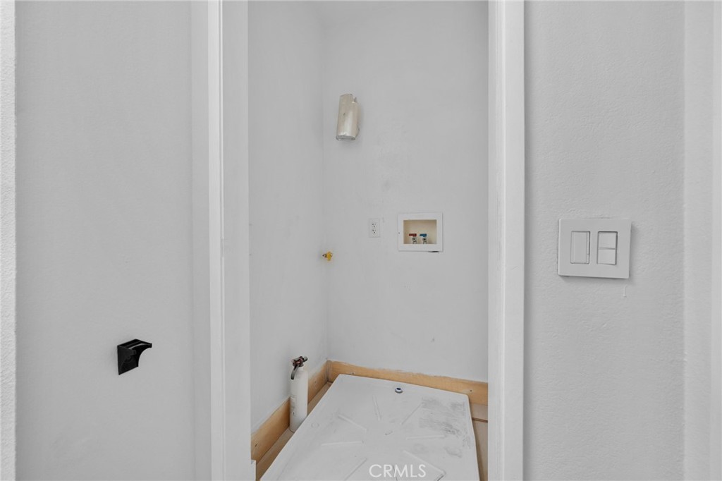 https://media.crmls.org/medias/2ee71820-e2ce-4cc7-af74-4fdfd97519f4.jpg?preset=X-Large
