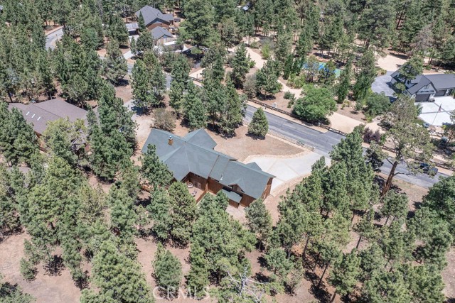 625 Cedar Glen Drive, Big Bear City CA: https://media.crmls.org/medias/2ee7960d-d4ff-4b9b-bdb2-c062b2ebdd32.jpg