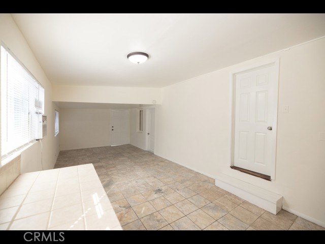 Detail Gallery Image 9 of 12 For 538 E Chevy Chase Dr, Glendale,  CA 91205 - 3 Beds | 2 Baths