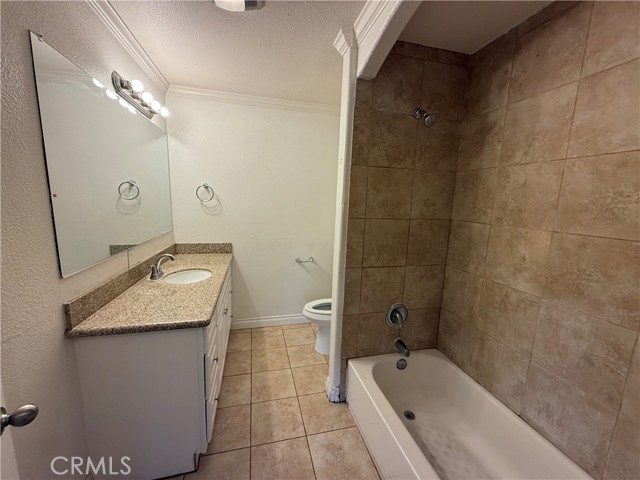 Detail Gallery Image 14 of 21 For 6900 Garden Grove, Reseda,  CA 91335 - 4 Beds | 2 Baths
