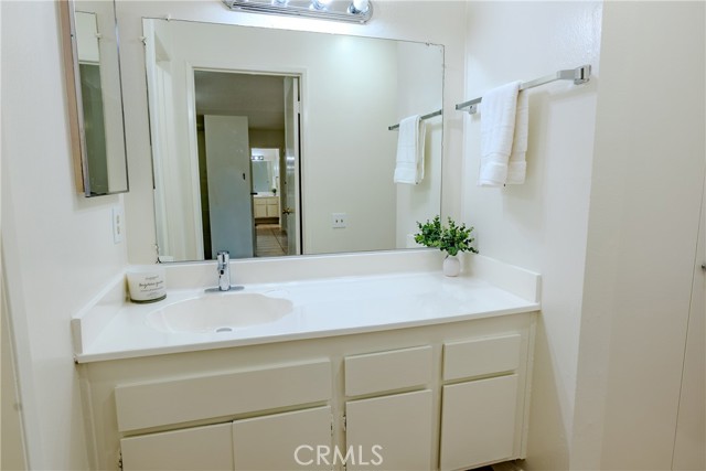 Detail Gallery Image 15 of 22 For 5460 White Oak #K301,  Encino,  CA 91316 - 2 Beds | 2 Baths