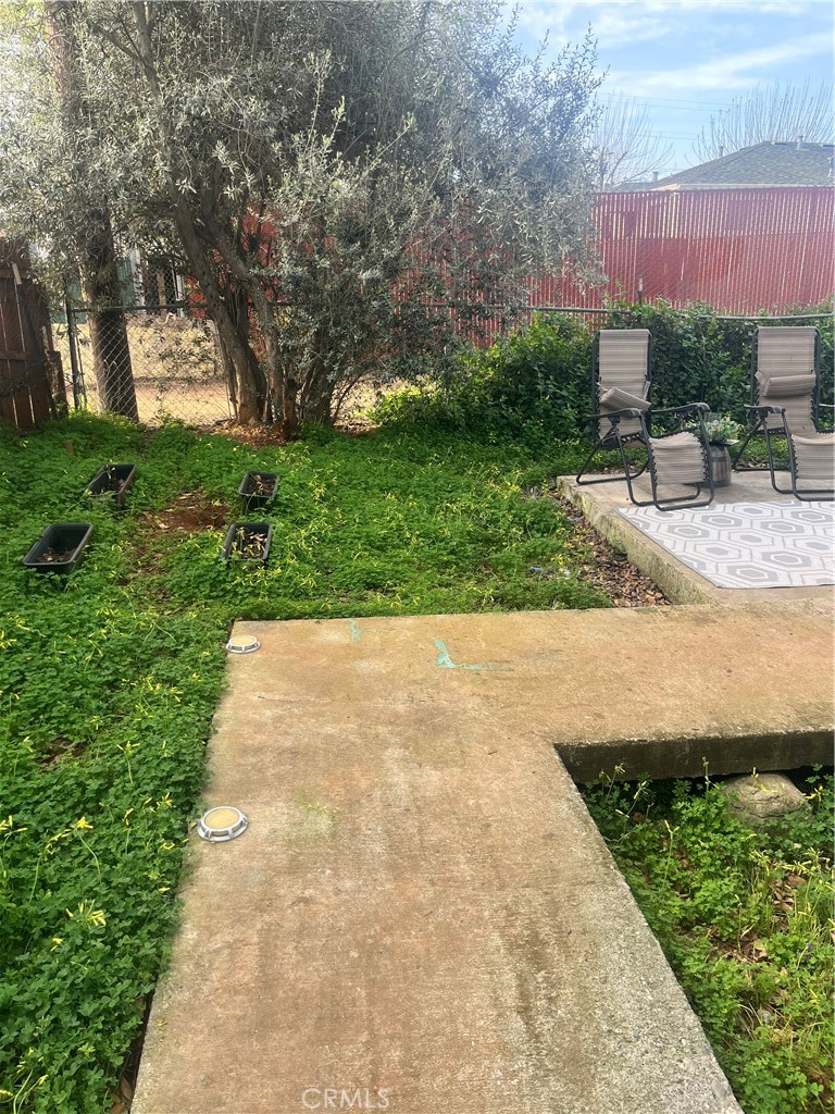 https://media.crmls.org/medias/2eecab04-9fb3-49e1-889d-9f583695df3d.jpg?preset=X-Large