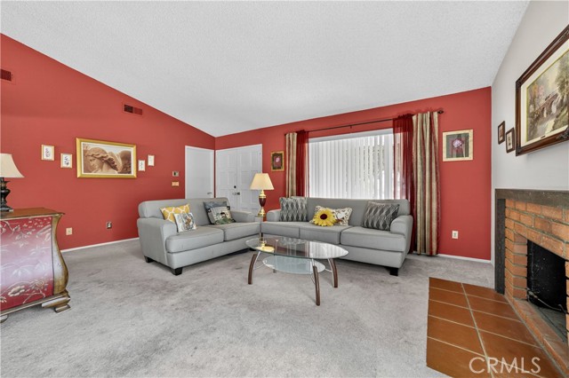 Detail Gallery Image 2 of 22 For 9429 Glade Ave, Chatsworth,  CA 91311 - 3 Beds | 2 Baths