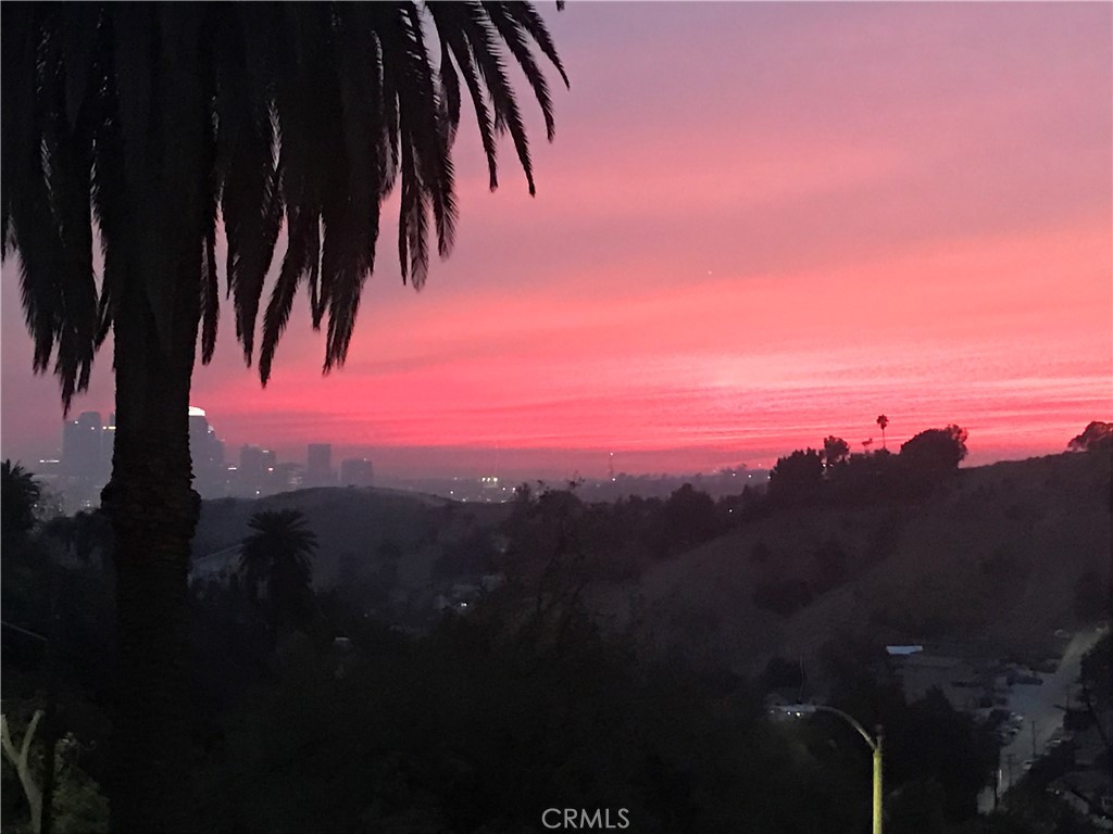 https://media.crmls.org/medias/2eedb983-3c0b-48fb-b1cf-00a1152c8a9a.jpg?preset=X-Large