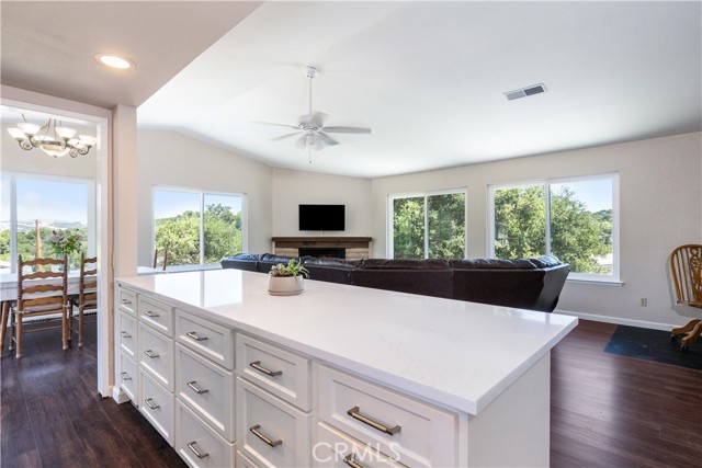 4725 Arena Avenue, Atascadero CA: https://media.crmls.org/medias/2eedf827-5b46-48bc-b653-b3426c4eab1f.jpg