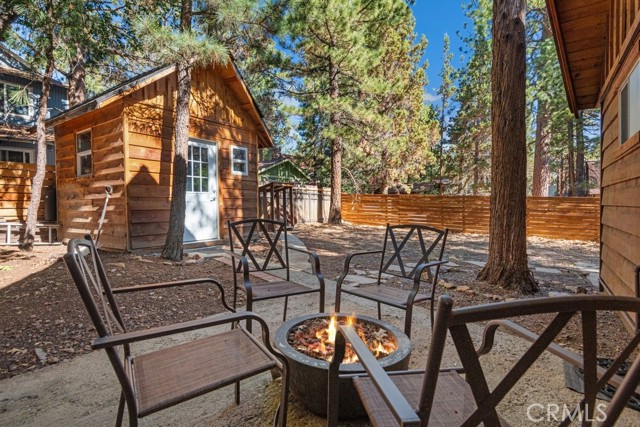 604 Spruce Lane, Sugarloaf CA: https://media.crmls.org/medias/2eee2de7-00d3-463e-b674-65de71b717d6.jpg