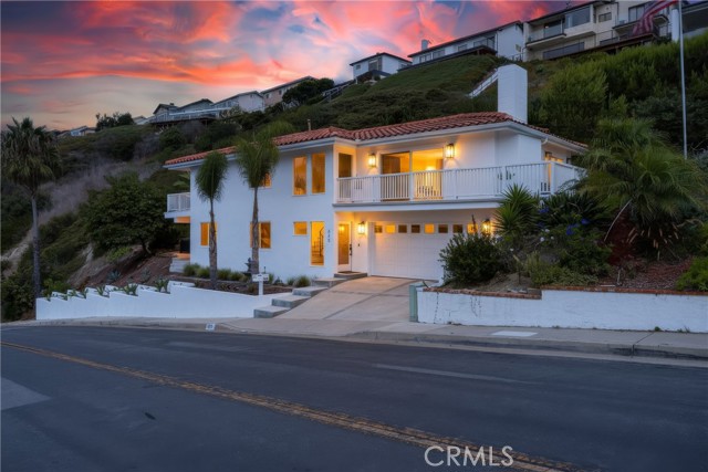 605 E Avenida San Juan, San Clemente CA: https://media.crmls.org/medias/2eee6ba4-26aa-48fd-908f-2c6b560ead27.jpg