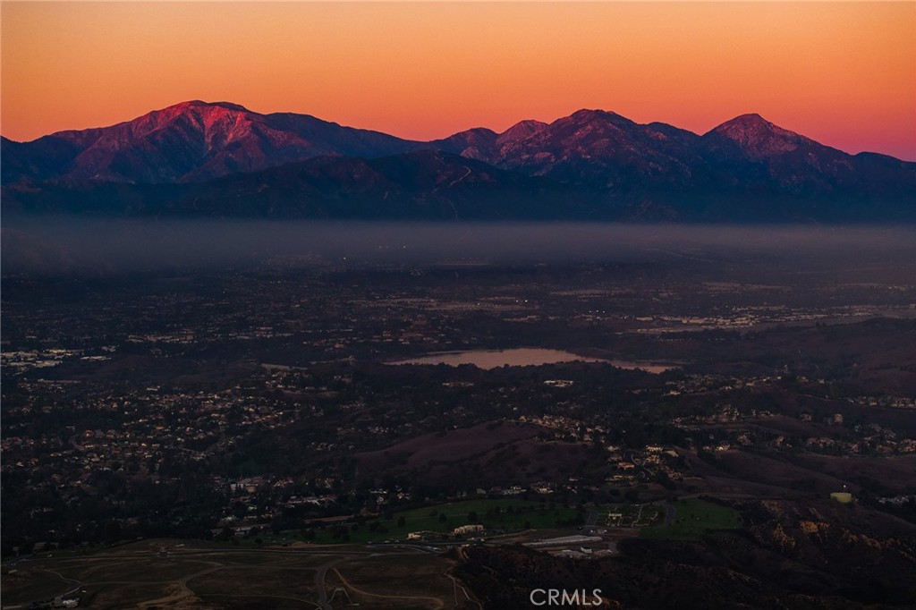 https://media.crmls.org/medias/2eeef9ea-4b7a-443a-9144-e062fc734320.jpg?preset=X-Large
