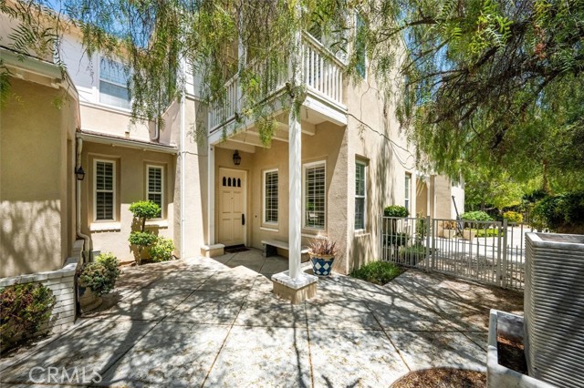 26800 Fairlain Drive, Valencia CA: https://media.crmls.org/medias/2eeefbd0-37ba-4e01-af88-2358dfe2ca04.jpg