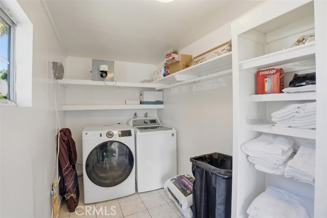 7958 Tampa Ave, Reseda CA: https://media.crmls.org/medias/2eef0ad2-35c6-4642-855e-40f114c76c8f.jpg