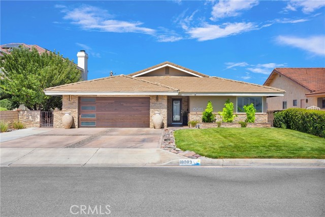 Detail Gallery Image 2 of 40 For 18083 Mariner Dr, Victorville,  CA 92395 - 3 Beds | 3 Baths