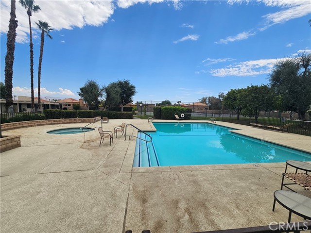 Detail Gallery Image 8 of 10 For 280 via Reneca, Palm Desert,  CA 92260 - 2 Beds | 2 Baths