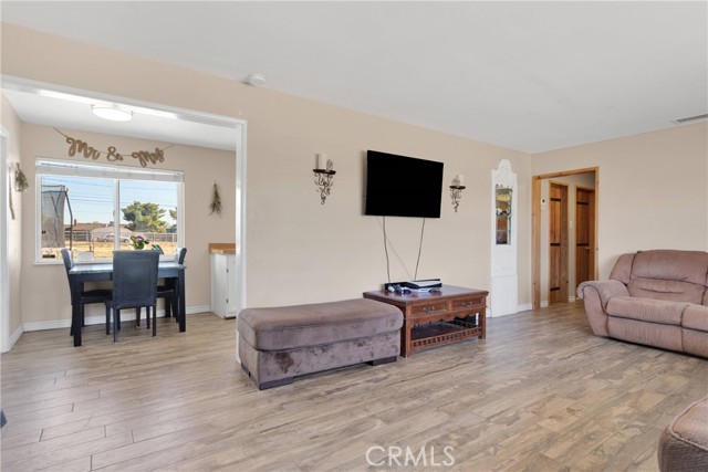 21822 Dotame Ave, Apple Valley CA: https://media.crmls.org/medias/2ef0624c-f92f-48d6-842f-678e963db08e.jpg