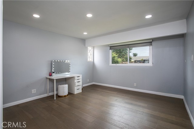 2750 San Carlos Lane, Costa Mesa CA: https://media.crmls.org/medias/2ef12bc1-5e00-4ff7-97e4-6b88eb36e4da.jpg