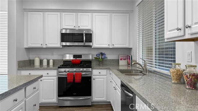 422 W Route 66, Glendora CA: https://media.crmls.org/medias/2ef27778-97dc-4457-8e67-4c9a64773b44.jpg