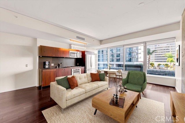 1155 S Grand Avenue, Los Angeles CA: https://media.crmls.org/medias/2ef31f7e-bb00-400a-a7af-5d98b2da7c47.jpg