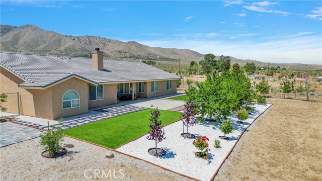 Detail Gallery Image 4 of 42 For 29628 Mountain View Rd, Lucerne Valley,  CA 92356 - 4 Beds | 2/1 Baths