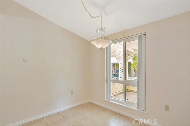 Detail Gallery Image 18 of 48 For 19223 Avenue of the Oaks #D,  Newhall,  CA 91321 - 2 Beds | 1 Baths
