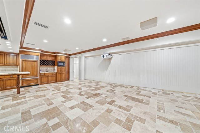 Detail Gallery Image 34 of 73 For 21 Bay, Laguna Beach,  CA 92651 - 6 Beds | 6/1 Baths