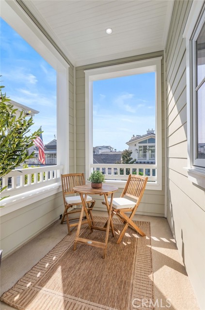 Detail Gallery Image 18 of 37 For 220 Coral, Newport Beach,  CA 92662 - 3 Beds | 3/1 Baths