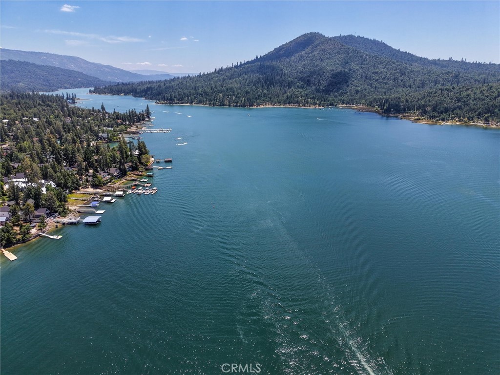 https://media.crmls.org/medias/2ef5259b-1683-4187-bffa-84483f853f8c.jpg?preset=X-Large