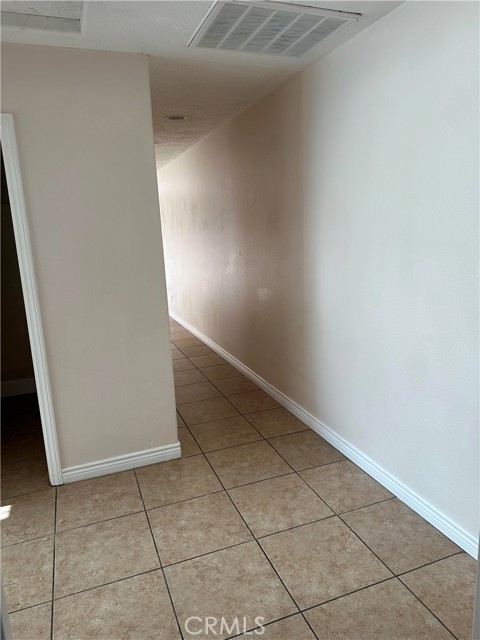 16585 Pine Street, Hesperia CA: https://media.crmls.org/medias/2ef55c90-154e-45fa-a2a1-71ba799f404b.jpg