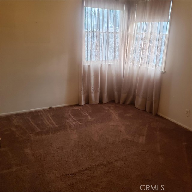 20939 Strathern Street photo 8