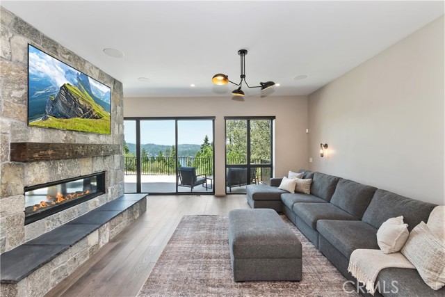 Detail Gallery Image 14 of 57 For 176 Mill Pond, Lake Arrowhead,  CA 92352 - 3 Beds | 2/1 Baths