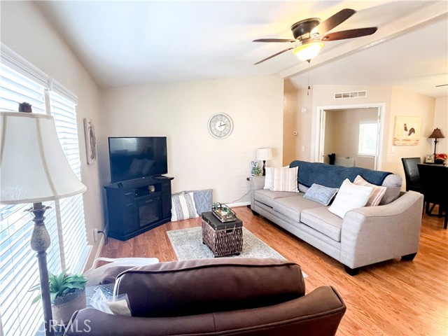 Detail Gallery Image 10 of 33 For 3500 3500 Buchanan #103,  Riverside,  CA 92503 - 3 Beds | 2 Baths