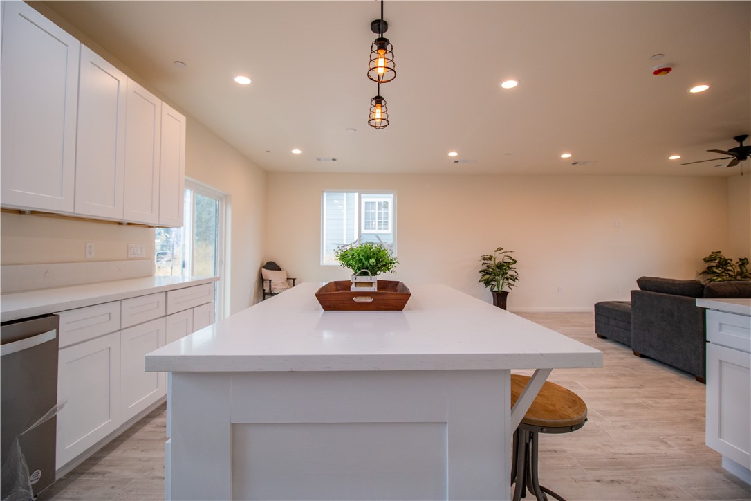 Detail Gallery Image 17 of 42 For 21104 Brentwood Dr, Tehachapi,  CA 93561 - 3 Beds | 2 Baths