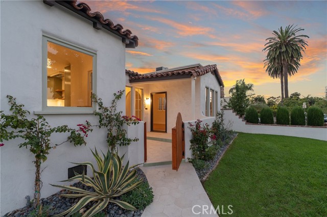 Detail Gallery Image 3 of 38 For 3159 Ivy St, Los Angeles,  CA 90034 - 3 Beds | 2 Baths