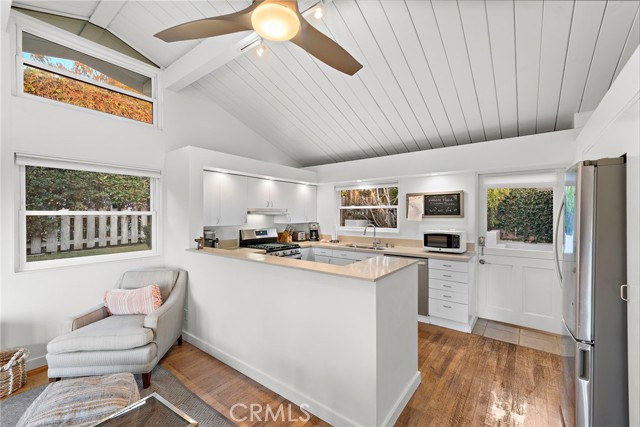 Detail Gallery Image 5 of 23 For 595 Bluebird Canyon Dr, Laguna Beach,  CA 92651 - 2 Beds | 2 Baths