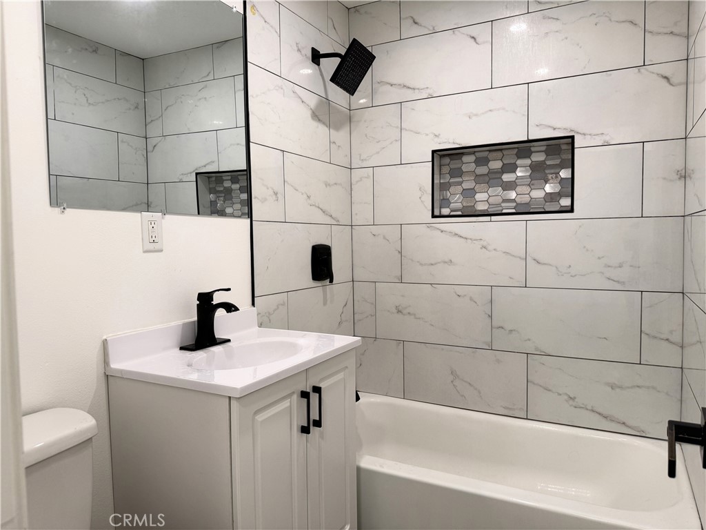 https://media.crmls.org/medias/2ef85dde-1b76-4273-adee-3dc8cc91e125.jpg?preset=X-Large