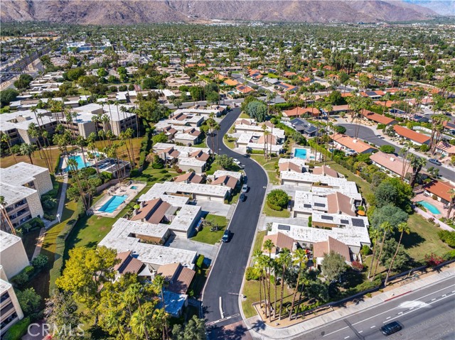 2455 Via Sonoma, Palm Springs CA: https://media.crmls.org/medias/2efb03e1-87a5-4db5-8542-895d99650344.jpg