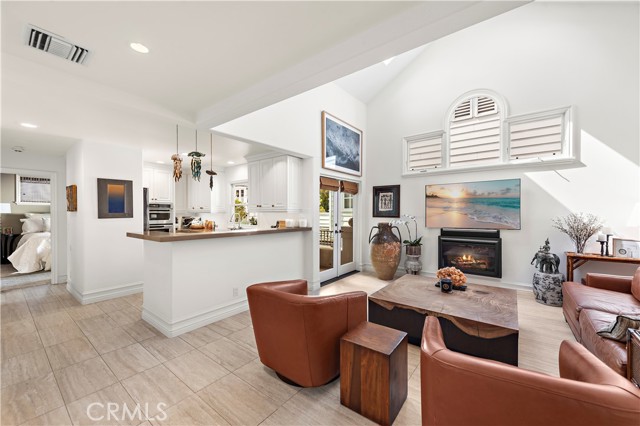 Detail Gallery Image 4 of 20 For 434 1/2 Dahlia Ave, Corona Del Mar,  CA 92625 - 2 Beds | 2/1 Baths