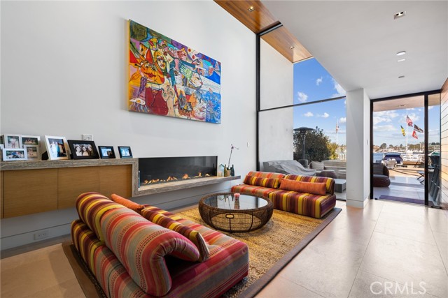 Detail Gallery Image 13 of 32 For 1509 E Bay Ave, Newport Beach,  CA 92661 - 4 Beds | 4/1 Baths