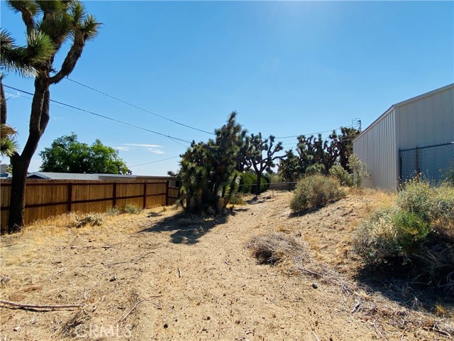 56476 Desert Gold Drive, Yucca Valley CA: https://media.crmls.org/medias/2efc4410-cee5-43d3-af8f-8ffb65b90b64.jpg