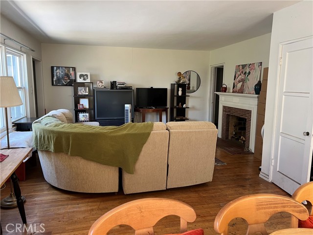 14418 Tiara Street, Van Nuys CA: https://media.crmls.org/medias/2efcc31b-ad37-4f84-9692-95968c29aa39.jpg