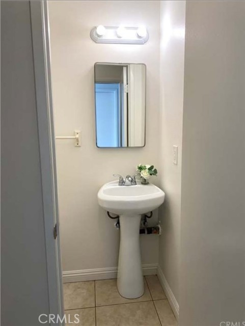 Detail Gallery Image 4 of 6 For 1777 Mitchell, Tustin,  CA 92780 - 1 Beds | 1/1 Baths