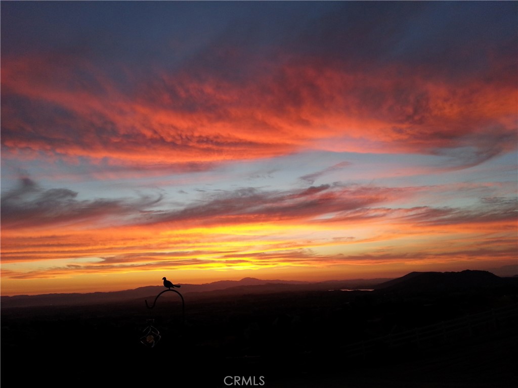 https://media.crmls.org/medias/2efdb6d8-62c8-4213-ab63-c8766b36853b.jpg?preset=X-Large
