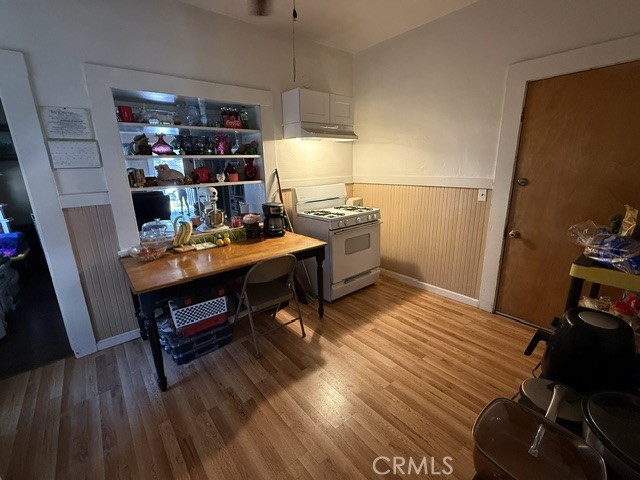 https://media.crmls.org/medias/2efe1664-0071-4e8d-9a9c-829116b921e9.jpg?preset=X-Large