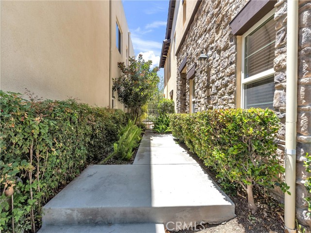 5637 Como Circle, Woodland Hills CA: https://media.crmls.org/medias/2efedbc7-3f93-4784-be84-e43a4352c359.jpg