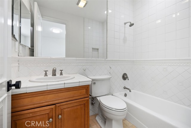 Detail Gallery Image 15 of 25 For 17 Colonial, Newport Beach,  CA 92660 - 5 Beds | 4/1 Baths