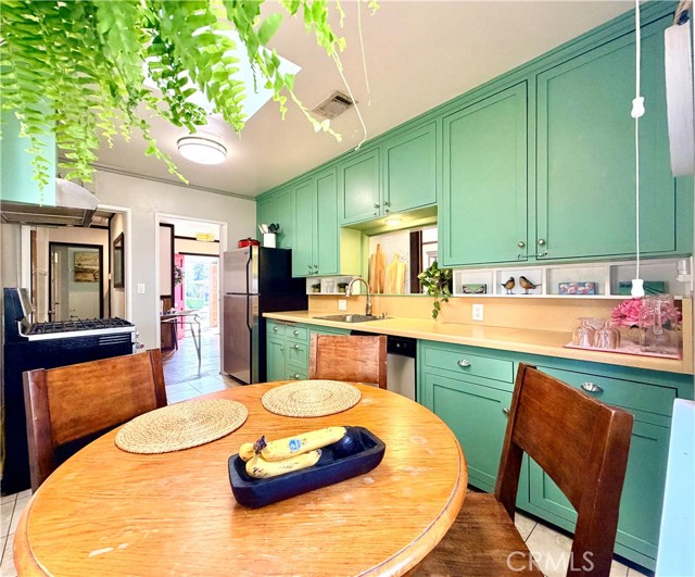 Detail Gallery Image 25 of 54 For 2925 Knoxville, Long Beach,  CA 90815 - 4 Beds | 2 Baths