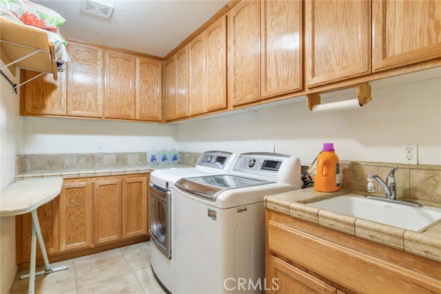 Detail Gallery Image 23 of 55 For 23465 Cherokee Rd, Apple Valley,  CA 92307 - 5 Beds | 3/1 Baths